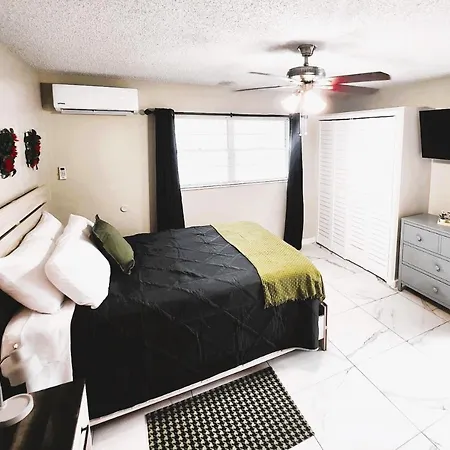 Adorable Mini Suite In Tampa Exterior photo